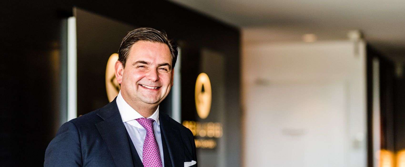 Dr. ሜድ. ዴትሌቭ አርኤች ብሬየር, [object Object]