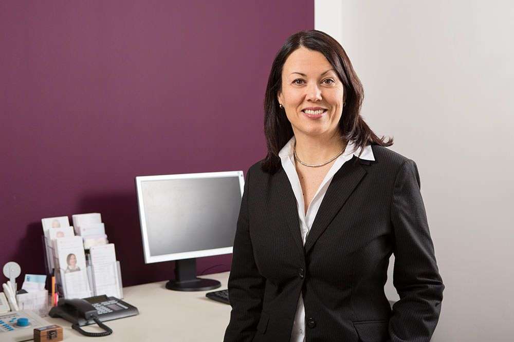 Dr. Elke Vu ቴይለር, [object Object]