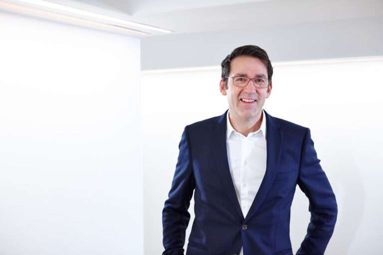 PROF. DR. MED. UWE MELLIES, [object Object]