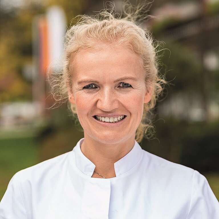 Dr. Nadine Dreyer, [object Object]