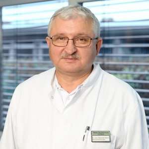 دكتور. ميد. ألكسندر باور, [object Object]