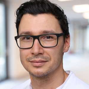 Dr. Med. Graviel Zulueta La Rosa, [object Object]