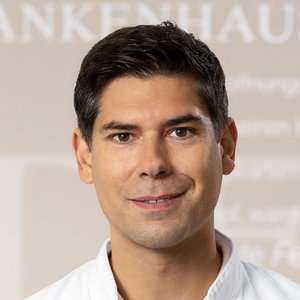 Доктор. медицина. Кристиан Дизманн (род.. Мор), [object Object]