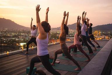 8 Ketenangan Siang Hari di Perbukitan: Liburan Yoga di Phuket