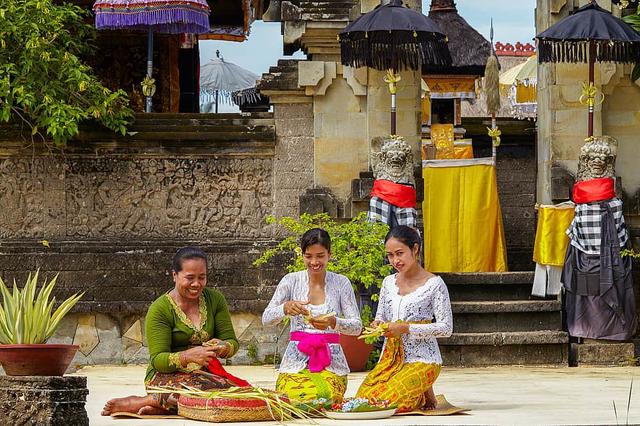 6 Retret Yoga Budaya Sehari di Pantai Lovina, Bali