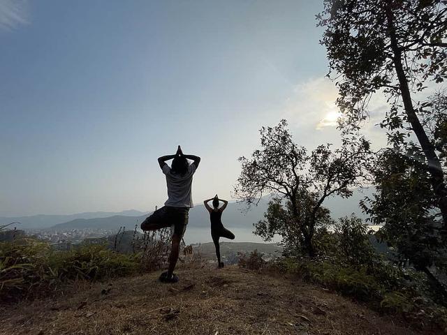 15 Yoga Hari, Trekking, Satwa Liar, Alam, Retret Budaya di Nepal