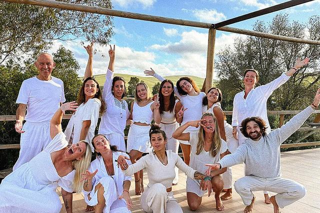 18 Hari 200 Jam Hatha/Vinyasa YTTC di Cadiz, Sepanyol