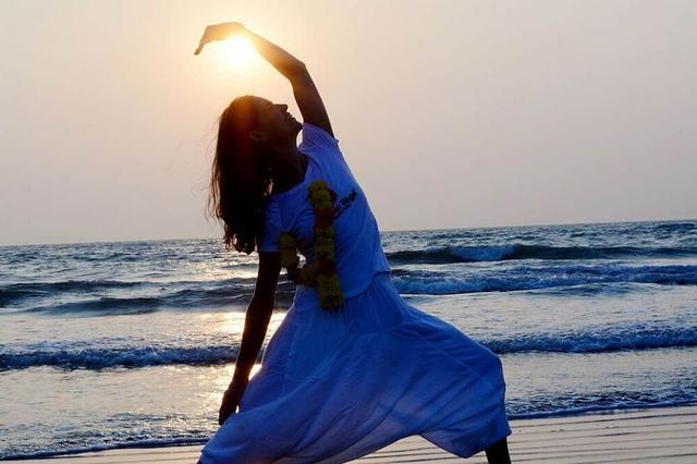 100 Latihan Guru Yoga Jam di Goa, India
