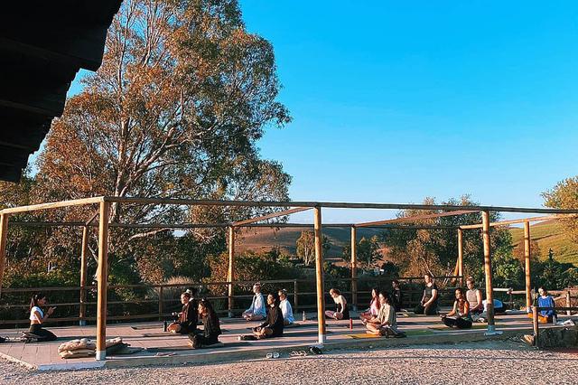 18 Hari 200 Jam Hatha/Vinyasa YTTC di Cadiz, Sepanyol