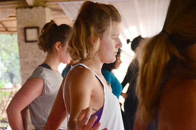 100 Latihan Guru Yoga Jam di Goa, India