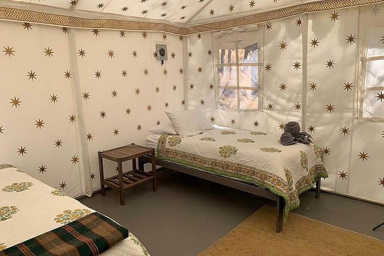 Tente de glamping blanc jumelle xl (deux invités)