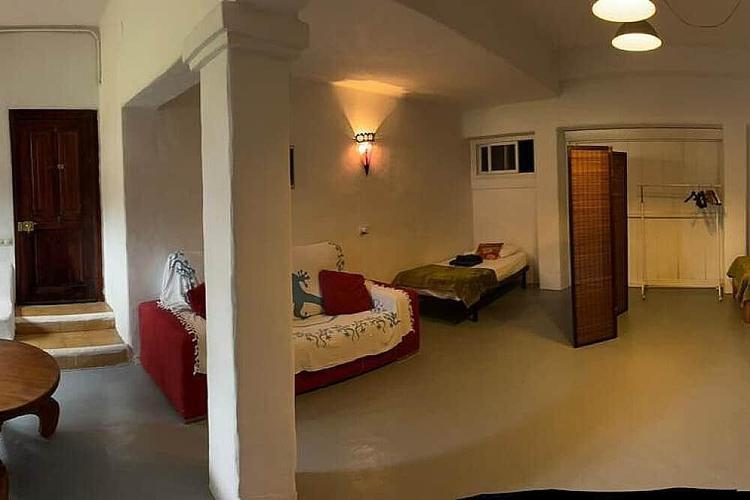 Ruang bawah tanah ruang berbagi kembar en suite