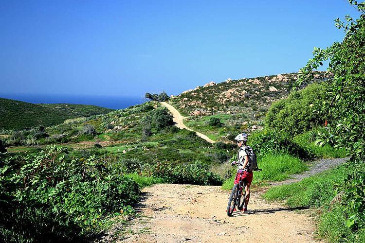 8 Retret Yoga & Sepeda Gunung yang Mendebarkan Seharian di Algarve, Portugal