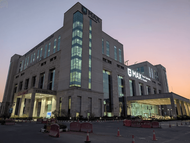 مستشفى ماكس سوبر تخصص ، القطاع 128 ، نويدا