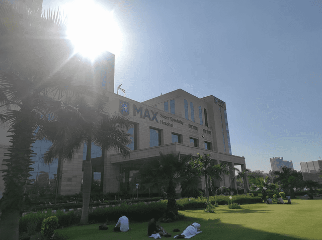 مستشفى ماكس سوبر تخصص ، القطاع 128 ، نويدا