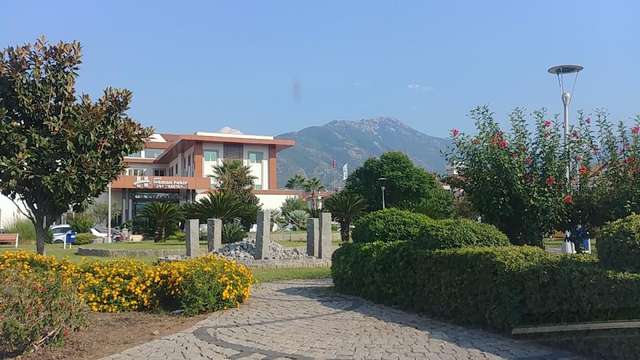 የግል ሎክማን ሄኪም እስናፍ ሆስፒታል